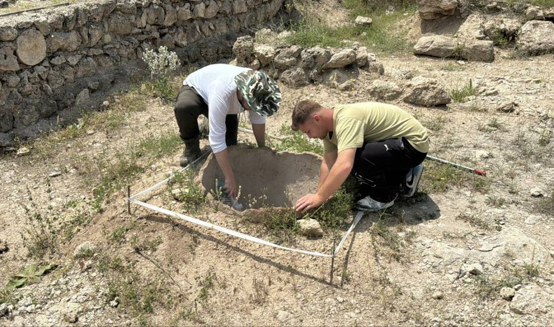 Antik Kent’te heyecanlandıran keşif Karabük'ün Eskipazar ilçesindeki Hadrianapolis Antik Kenti'nde bulunan 1750 yıllık pitos