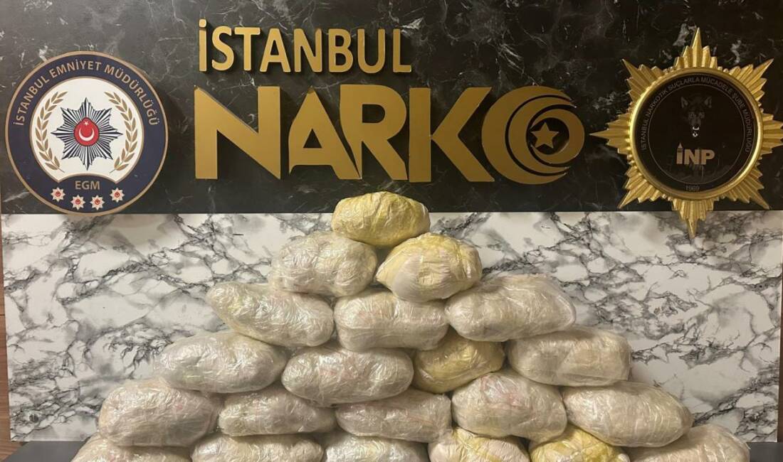 İstanbul'da bir otomobile düzenlenen operasyonda 21 kilo 600 gram uyuşturucu