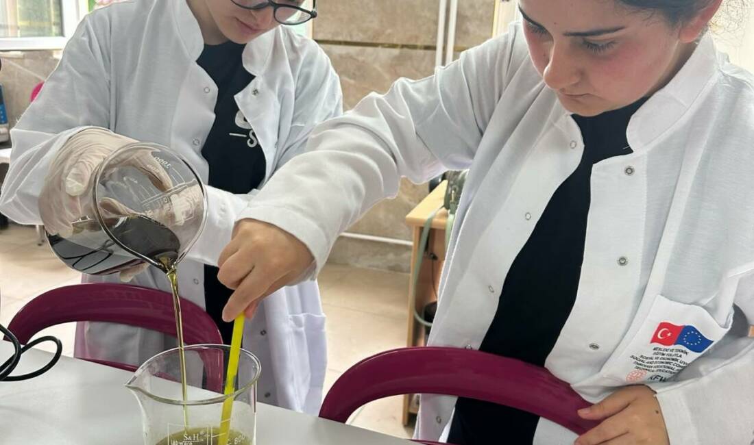 Bursalı öğrencilerden örnek proje Bursa'nın Yıldırım ilçesinde yer alan Faik Çelik Kız Mesleki ve