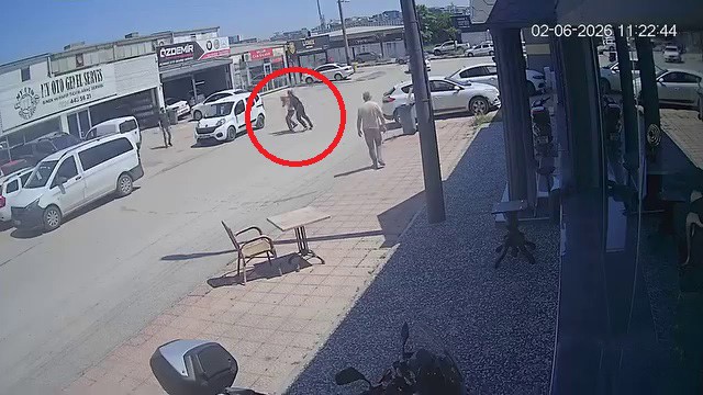 Bursa'nın Nilüfer ilçesinde iddiaya göre madde etkisinde olan kişi, bir