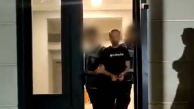 Bursa'nın Osmangazi ilçesinde polis ekiplerince gerçekleştirilen çalışmalarda, haklarında kesinleşmiş hapis