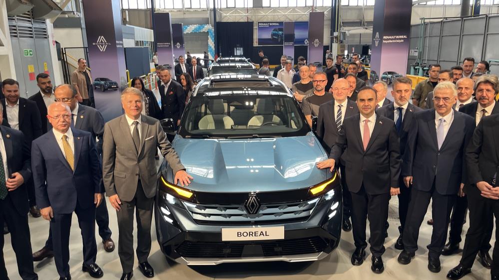 Türkiye’nin konuştuğu Bursa’da üretilen araca Sanayi ve Teknoloji Bakanı Kacır’dan övgü Bursa OYAK Renault Fabrikaları'nda üretilen yeni Renault Boreal, banttan indirilme