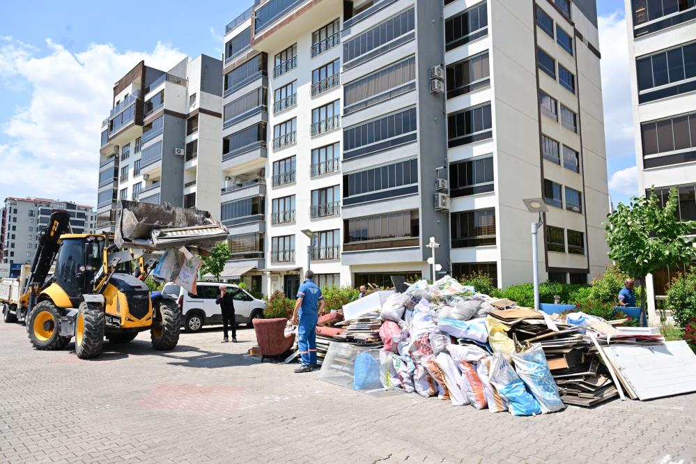 Bursa'daki evleri zarar gören ailelere yardım eli 5 aw73110601
