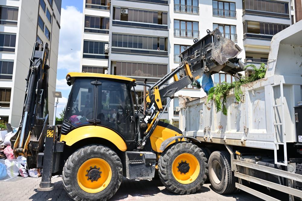 Bursa'daki evleri zarar gören ailelere yardım eli 1 aw73110602
