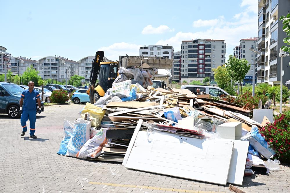 Bursa'daki evleri zarar gören ailelere yardım eli 4 aw73110605