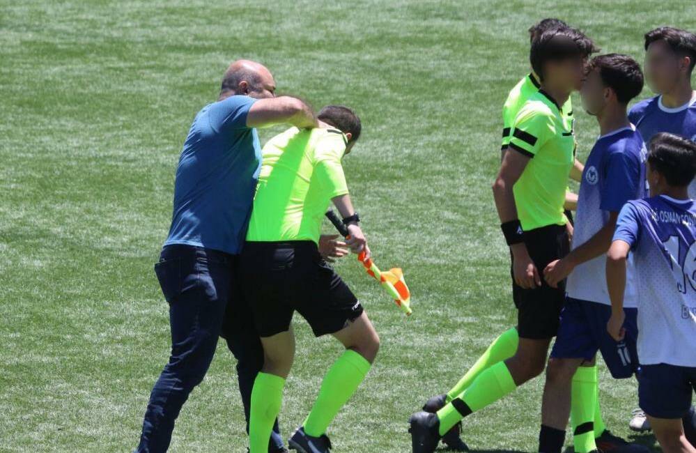 Bursa'da Yeşilyayla-Ali Osman Sönmez Lisesi arası futbol final müsabakasında Ali