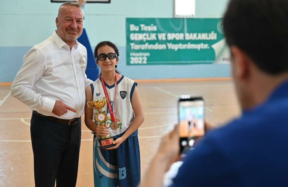 Karacabey Belediyespor'un minik kız basketbol takımları, Bursa genelinde düzenlenen liglerde