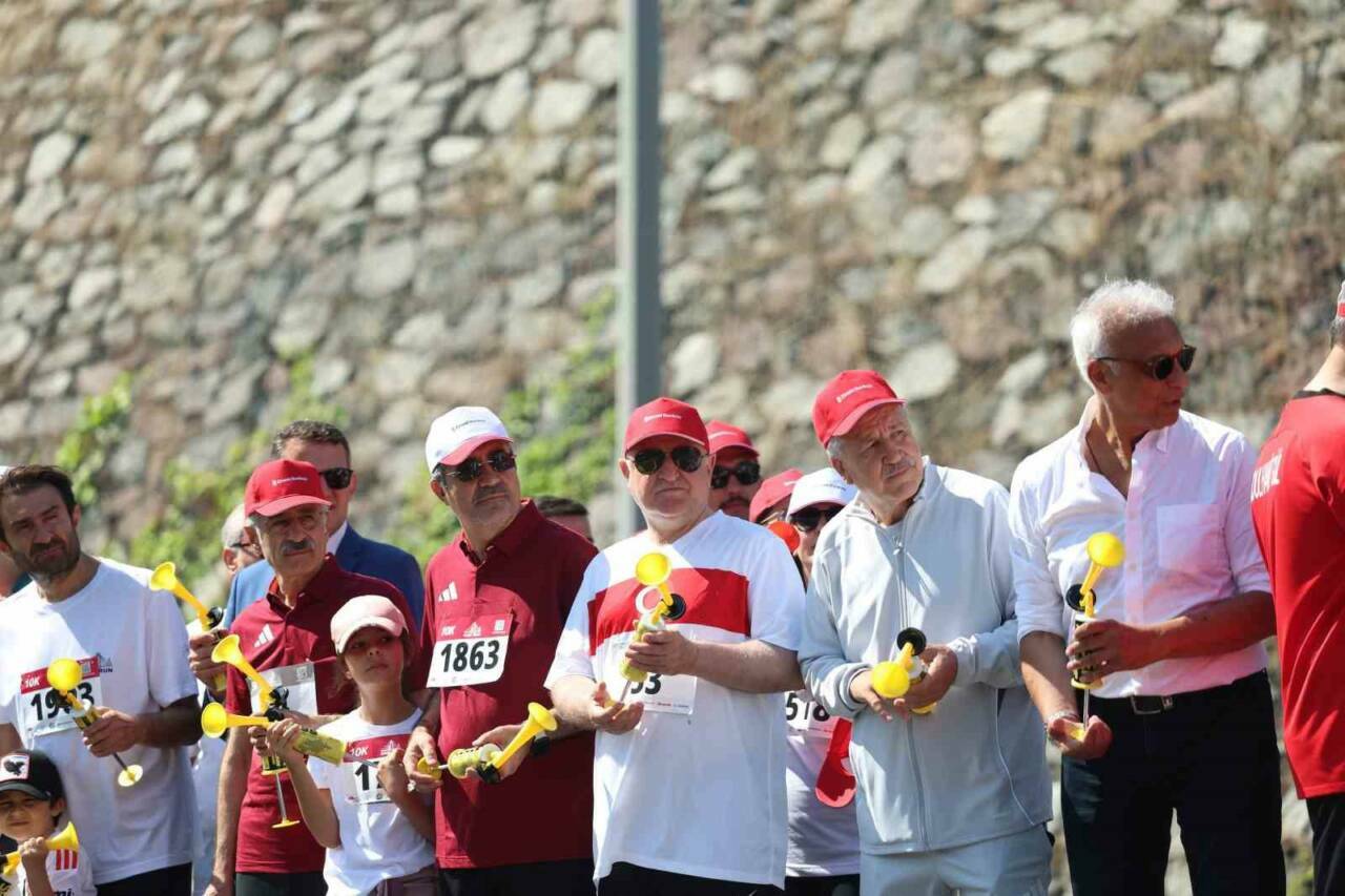 Bakanları koşturan yarış 3 bakan bak one run yol kosusuna katildi 774e2a4095e2
