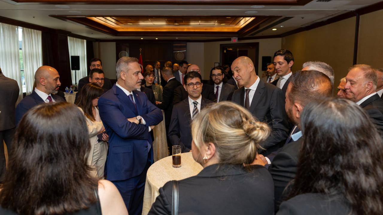 bakan fidan kanadada turk is insanlariyla gorustu 894baff38054