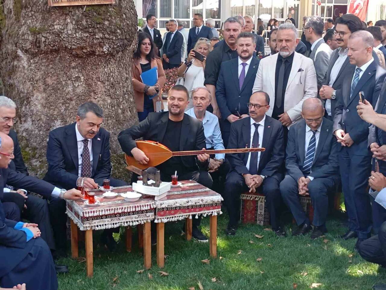 bakan tekin bursaya geldi cinar altinda turku soyledi 326b17338614