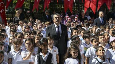 Bakan Tekin, kademeler arası geçiş sınavlarının daha çok Türkçe okuduğunu
