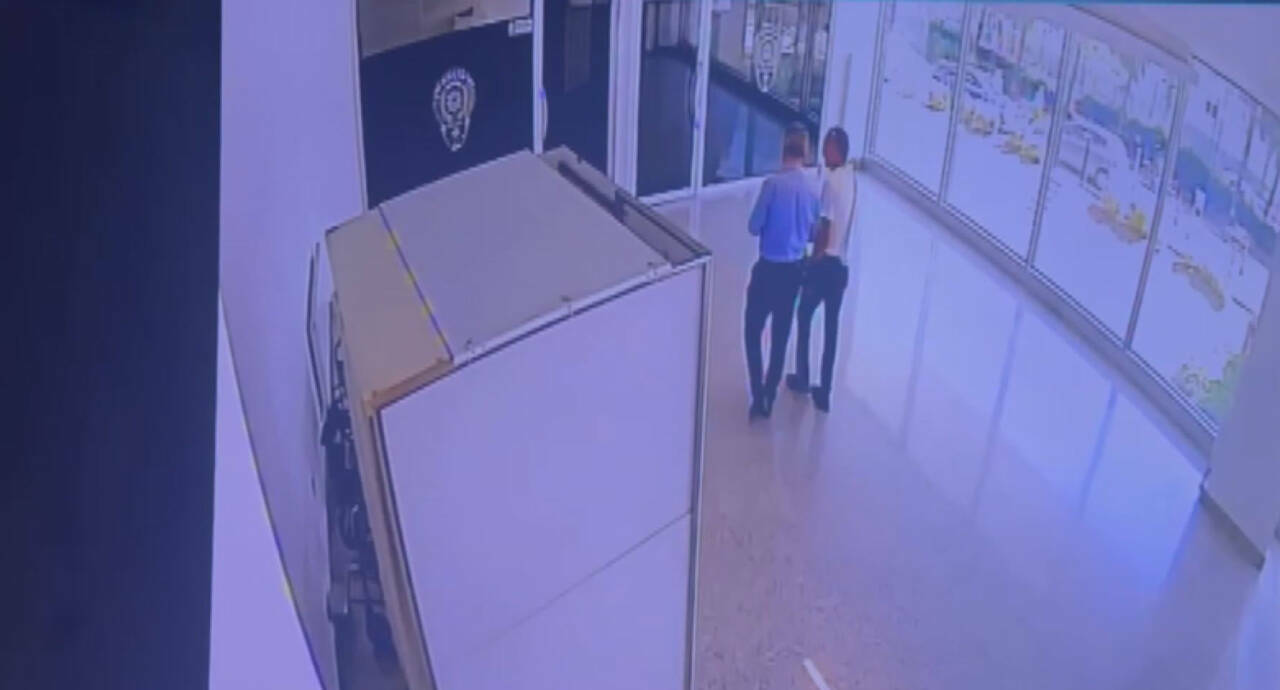 Çantasından cephanelik çıktı! 2 bakirkoy adliyesine kalem gorunumlu silahla girmek isteyen supheli kamerada ae4bc3892cbf