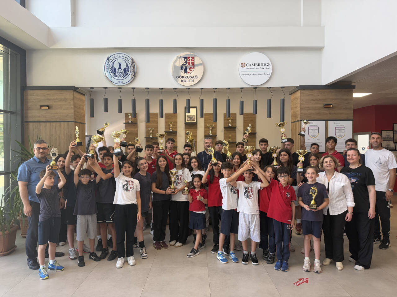 Gökkuşağı Koleji sportif başarılara da doymuyor 1 Gökkuşağı Koleji sportif başarılara da doymuyor
