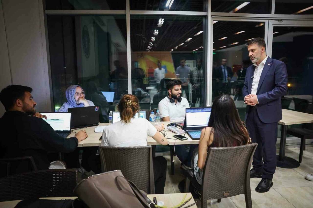 Başkan Vekili Biba, öğrencilerle bir araya geldi 2 baskan vekili biba ogrencilerle bir araya geldi 078efc6ffd7b