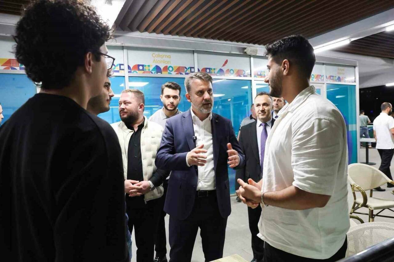 Başkan Vekili Biba, öğrencilerle bir araya geldi 3 baskan vekili biba ogrencilerle bir araya geldi ddb6d2b853bb