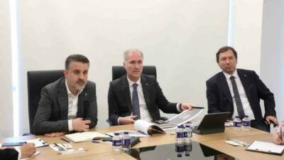 Bursa Büyükşehir Belediyesi Başkan Vekili Şahin Biba, Büyükşehir Belediyesi yöneticileriyle