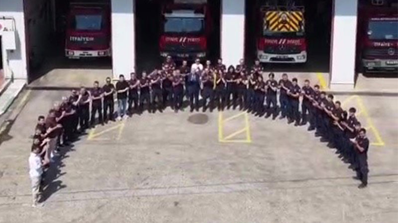 Bursa İtfaiyesi’nden Bizim Çocuklar’a anlamlı destek Bursa Büyükşehir Belediyesi İtfaiye Daire Başkanlığı, paylaştığı özel video ile