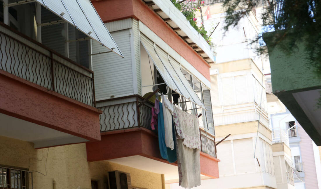 Bir aile katliamı daha! Antalya'da coğrafya öğretmeni Orhan Bulak (43), tartıştığı din kültürü öğretmeni