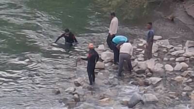 Bitlis’in Mutki ilçesinde serinlemek için dereye giren 3 kardeşten biri