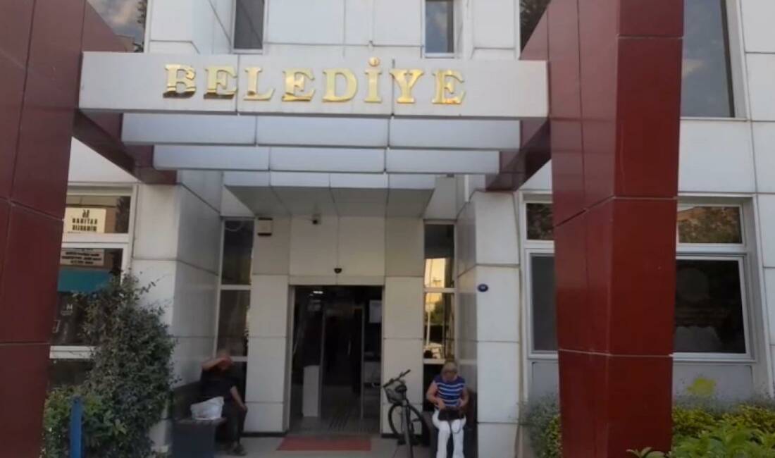 İzmir'de Seferihisar Belediyesine yönelik 'rüşvet' operasyonunda aralarında Başkan Yardımcısı Gökhan