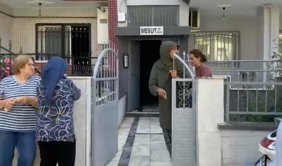 Bir dehşet haberi daha! Eşini öldürdü, kızını yaraladı Manisa’nın Turgutlu ilçesinde Vedat Yılmaz (55), tartıştığı boşanma aşamasındaki eşi