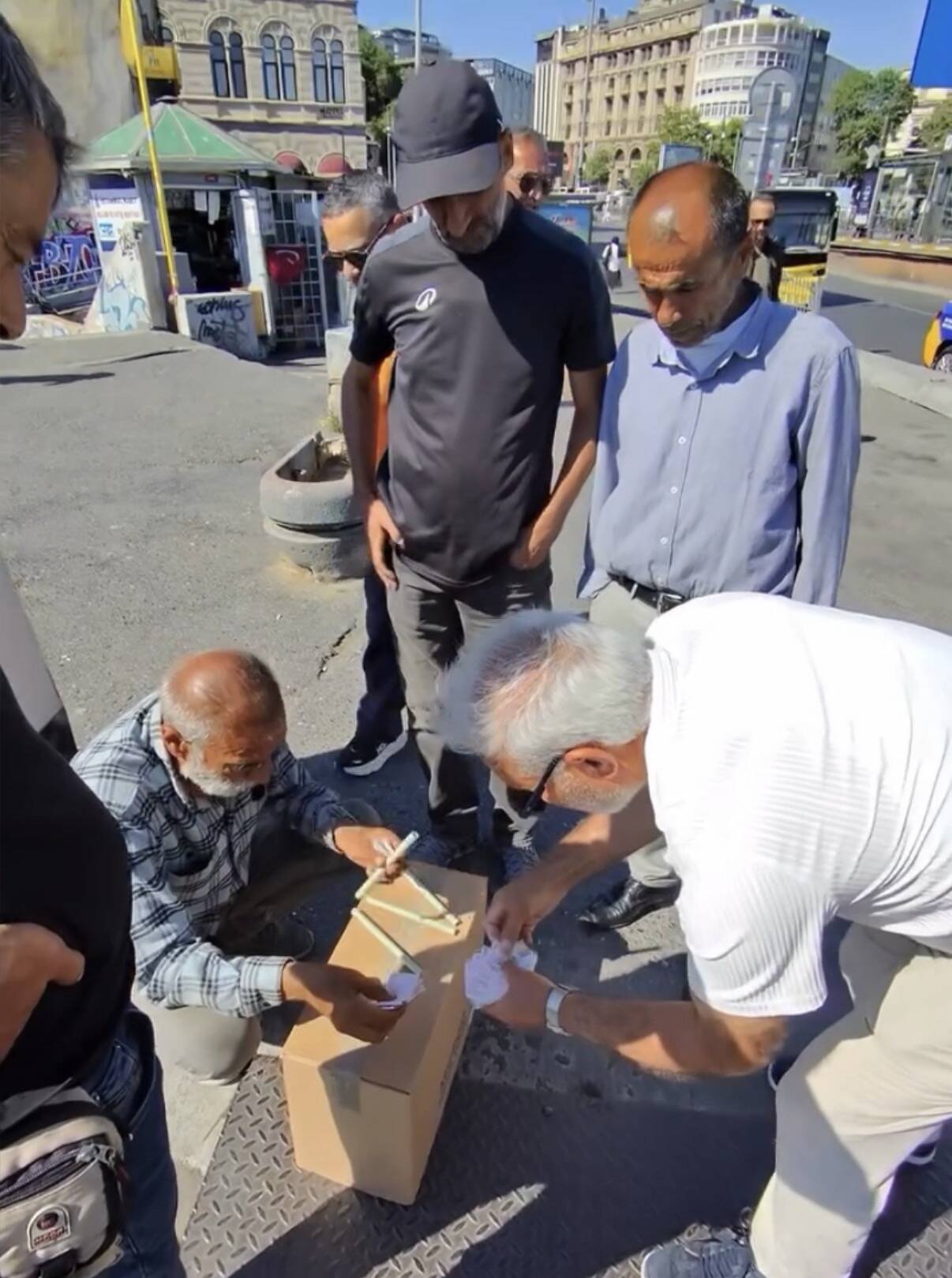 bul karayi al parayi diyen seksenlerin kumarcisi yakalandi a898edf5e397
