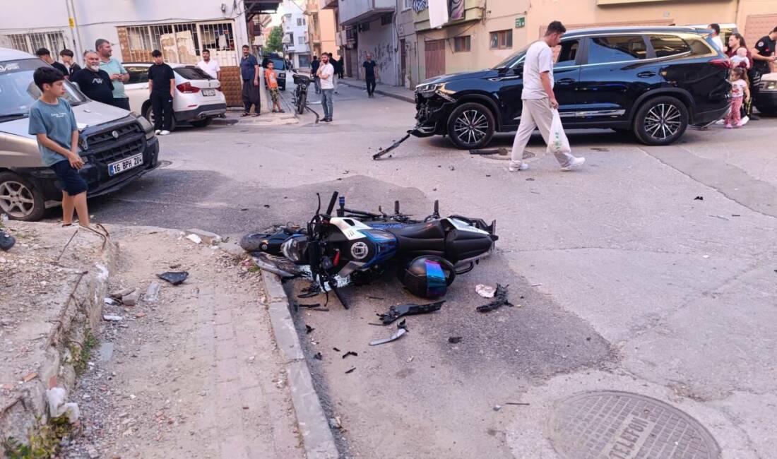 Bursa Gemlik’te feci kaza: 19 yaşındaki genç… Bursa'nın Gemlik ilçesinde otomobil ile çarpışan motosikletin sürücüsü D.Y. (19)