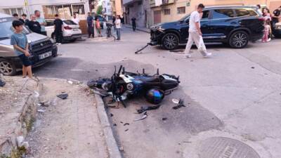 Bursa'nın Gemlik ilçesinde otomobil ile çarpışan motosikletin sürücüsü D.Y. (19)