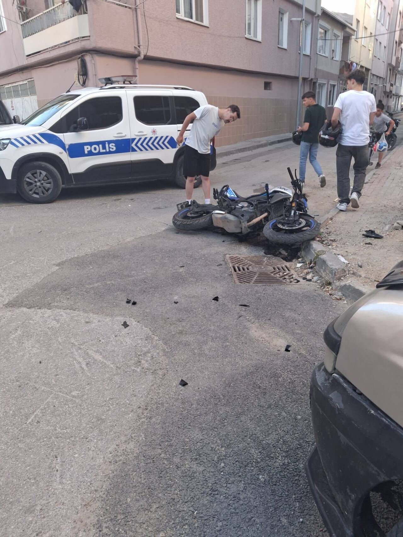 Bursa Gemlik'te feci kaza: 19 yaşındaki genç... 2 bursa gemlikte feci kaza 19 yasindaki genc d0bdf0f3b918
