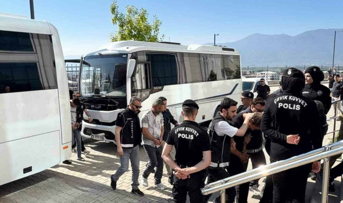 Bursa merkezli uyuşturucu operasyonu: 23 kişi daha tutuklandı Bursa merkezli uyuşturucu soruşturmasında tutuklu sayısı 40'a yükseldi.