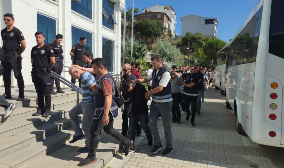 Bursa merkezli uyuşturucu operasyonu: 29 şüpheli adliyede Bursa'nın Orhangazi ilçesi merkezli 4 ilde uyuşturucu satıcılarına yönelik düzenlenen,