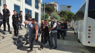 Bursa'nın Orhangazi ilçesi merkezli 4 ilde uyuşturucu satıcılarına yönelik düzenlenen,