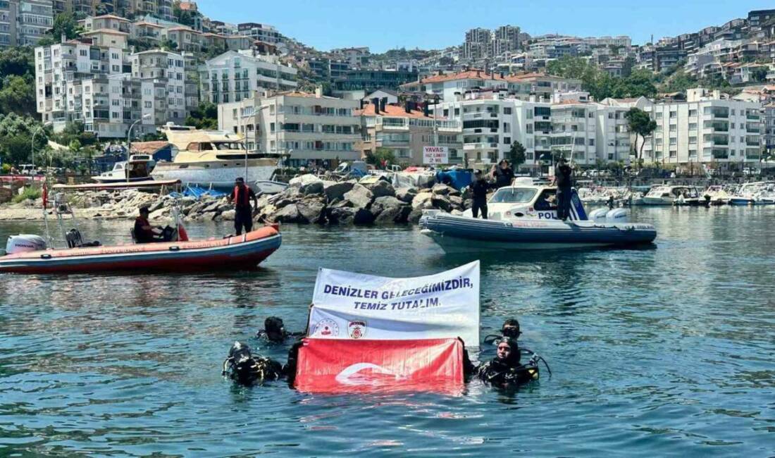 Bursa’nın Mudanya ilçesinde Çevre Haftası çerçevesinde düzenlenen etkinlikte, polis dalgıçlar
