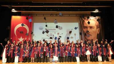 Sağlık Bilimleri Üniversitesi Bursa Tıp Fakültesi, ilk mezunlarını verdi. Merinos