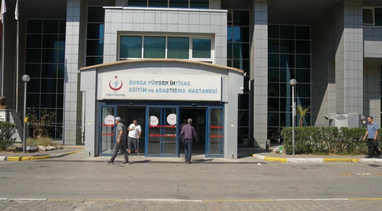 Bursa Yüksek İhtisas'ta bir ilk! Yeni teknikle sağlığına kavuştu 1 bursa yieahta ilk kez uygulanan vnotes teknigi ile sagligina kavustu 3838c2a71081