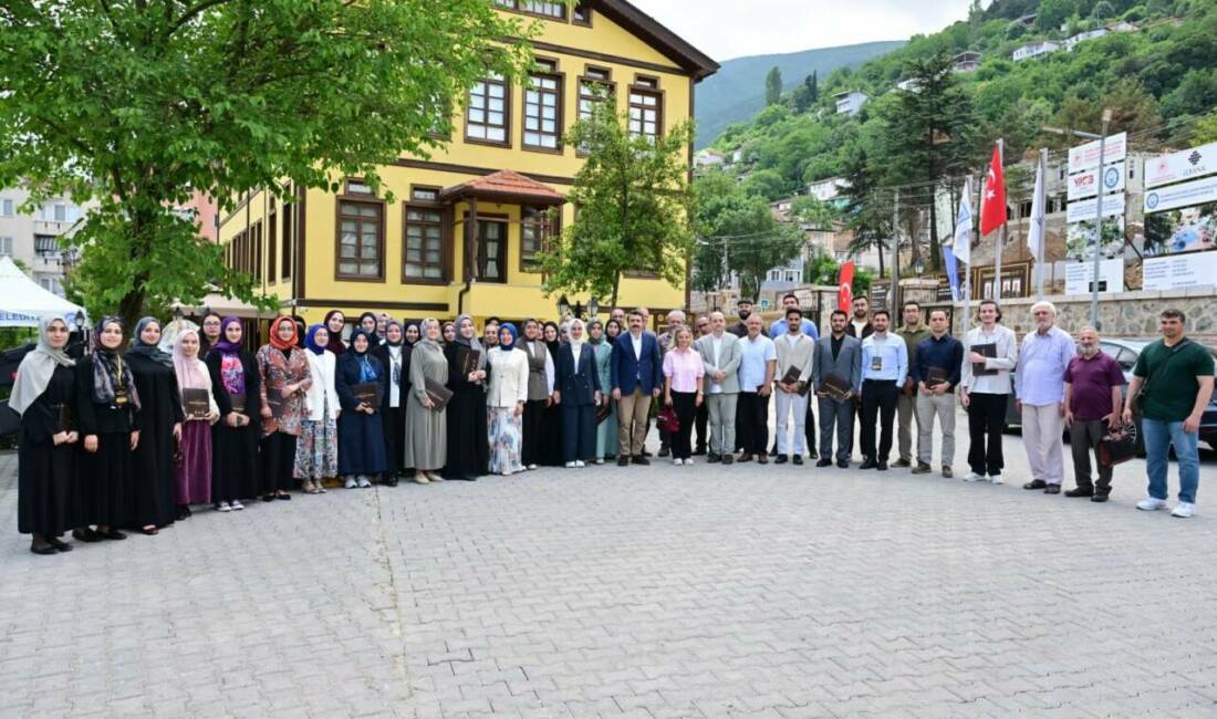 Bursa Yıldırım’da düşünen ve üreten gençler yetişiyor Yıldırım Belediyesi’nin gençlerin akademik ve entelektüel gelişimine katkı sunmak amacıyla