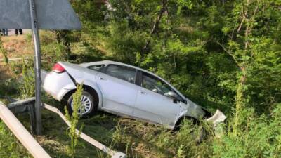 Bursa’nın Kestel ilçesinde 2 otomobilin çarpıştığı kazada 6 kişi yaralandı.