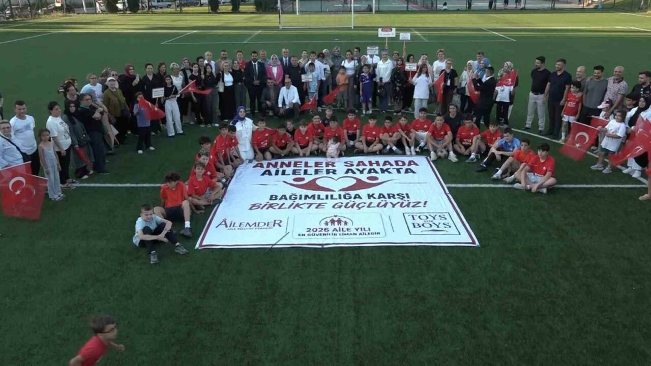 bursada anneler sahaya indi bagimliliga kirmizi kart gosterdi a5583a181def
