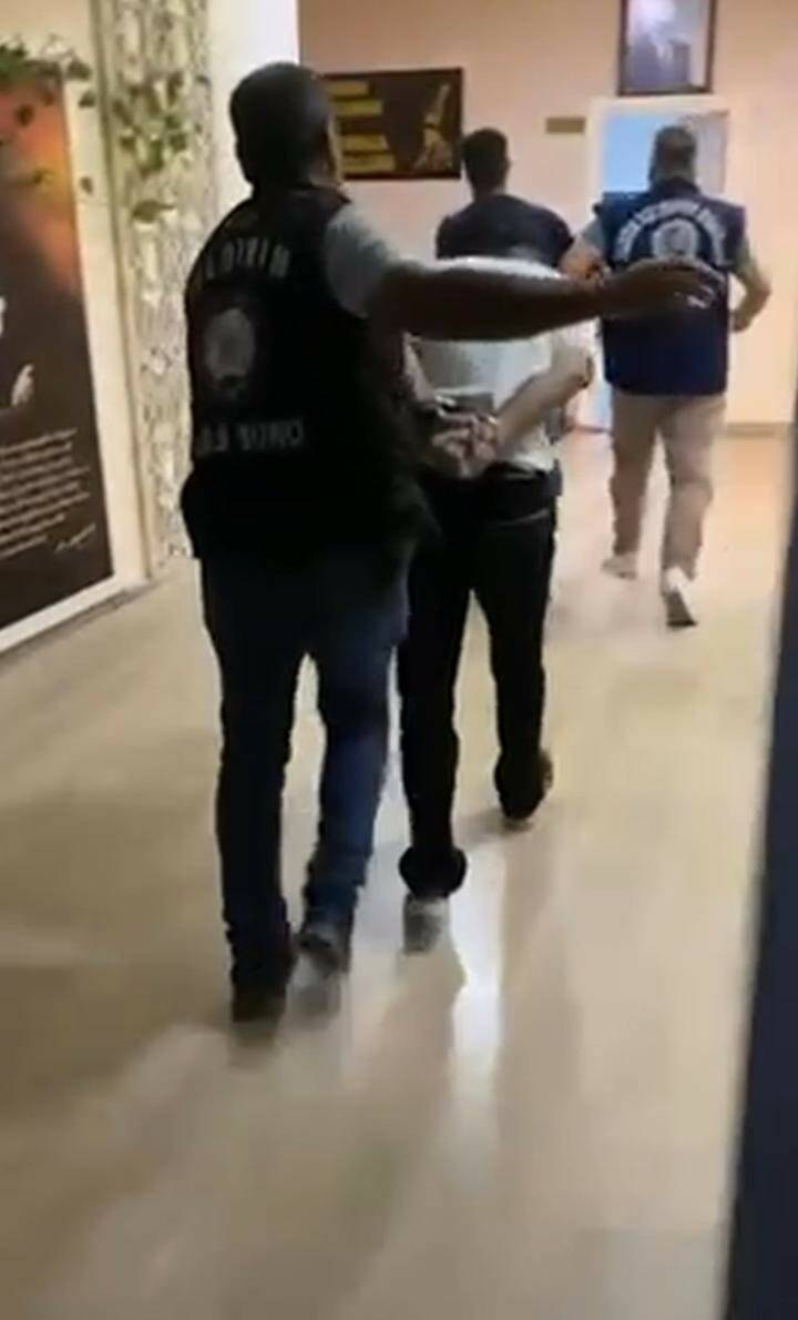 Bursa’da aranan 4 firari yakalandı 2 bursada aranan 4 firari yakalandi afac829b9f74