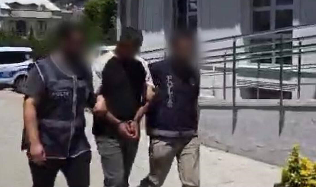 Bursa’da aranan 4 firari yakalandı Bursa İl Emniyet Müdürlüğü ekiplerince, hakkında kesinleşmiş hapis cezası bulunan