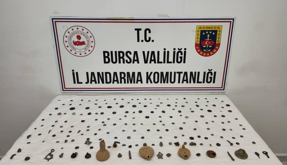 Bursa'da aranan araçta'tarih' ele geçirildi 1 bursada aranan aracta tarih ele gecirildi 3bfabf4b9d29