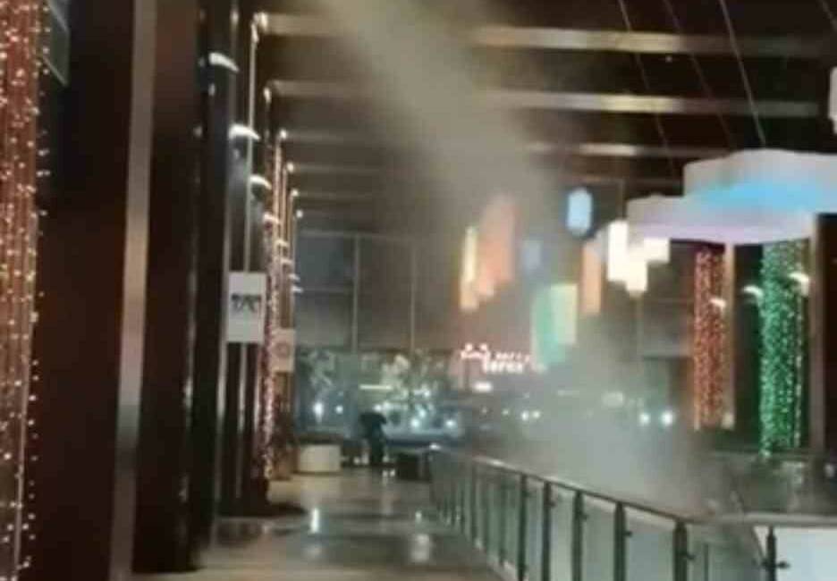 Bursa’da AVM’de panik Bursa’da bir alışveriş merkezinde yangın fıskiyeleri açıldı, ortalık bir anda