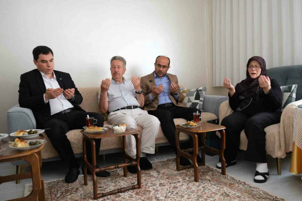 Bursa'da Babalar gününde şehit aileleri unutulmadı 2 bursada babalar gununde sehit aileleri unutulmadi 6fa94fceab2f