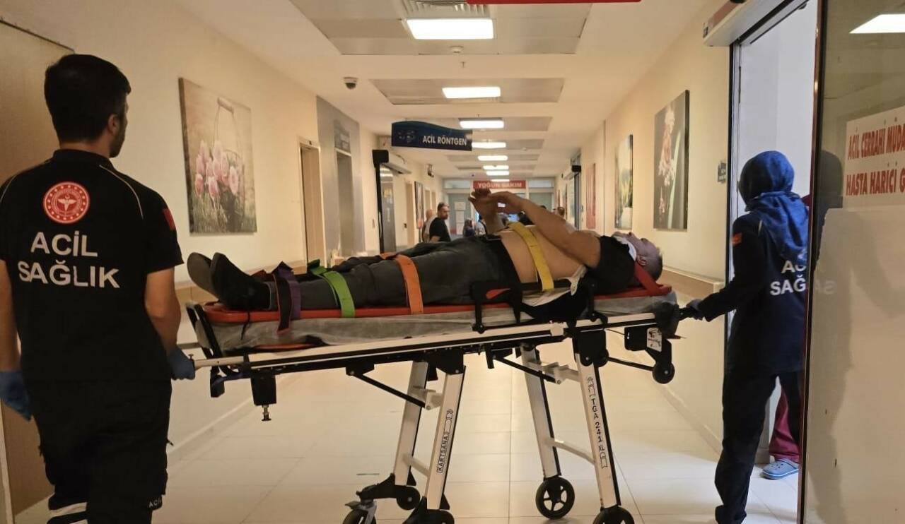 Bursa’nın İnegöl ilçesinde, takla atarak yan duran hafif ticari aracın