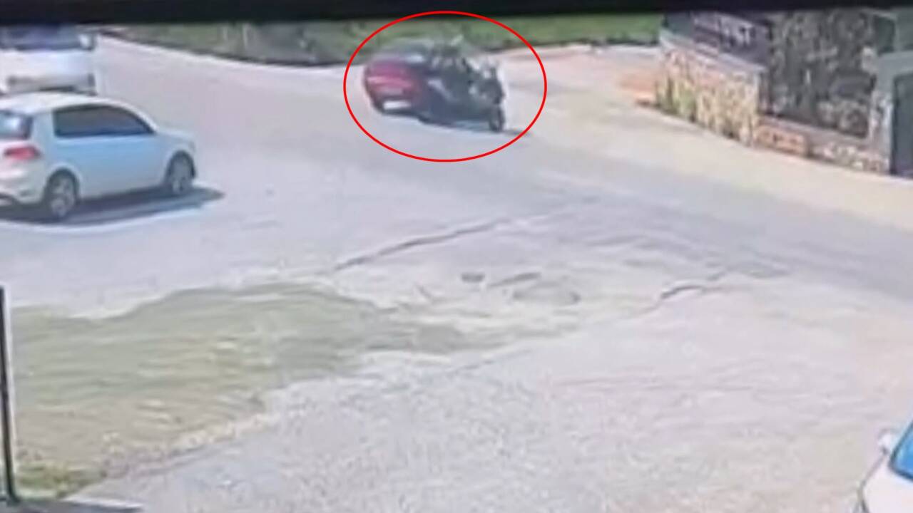 Bursa'da bir kaza daha! O anlar kamerada 1 bursada bir kaza daha o anlar kamerada 2f15093cfbc6