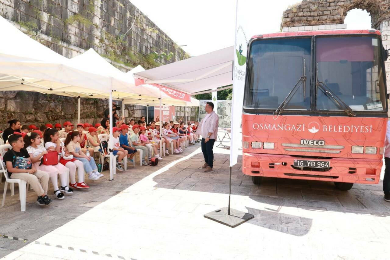 Bursa'da çocuklara kitap ve tarih aşısı 2 bursada cocuklara kitap ve tarih asisi caca85cbe1a3