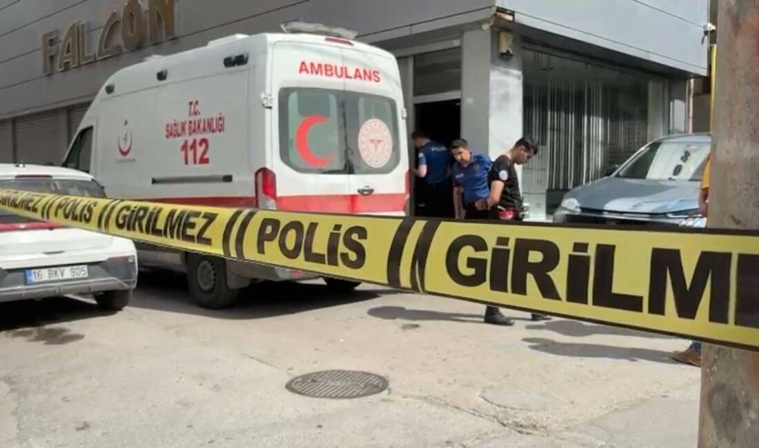 Bursa’da dehşet: 2 ölü Bursa’da bir kişi ayakkabıcılar çarşısında işyerinde bir kadını öldürüp aynı