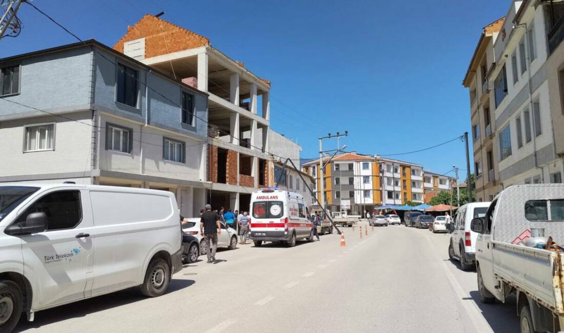 Bursa’da korkunç ölüm! Bursa'nın İnegöl ilçesinde elektrik akımına kapılarak yaklaşık 12 metre yükseklikten