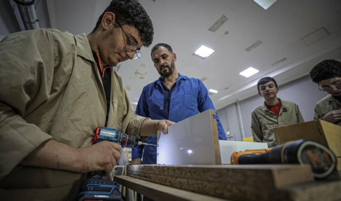 Bursa'daki mesleki eğitim kurumunun özel eğitim öğrencileri, öğretmenlerinin eşliğinde okul
