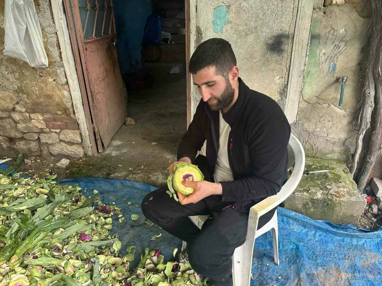 Bursa'da enginar soyucular iş başında! Bakın ayda ne kadar kazanıyorlar 2 bursada enginar soyucular is basinda bakin ayda ne kadar kazaniyorlar 3f455570c928